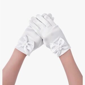Elegant White Gloves with Bow Detail